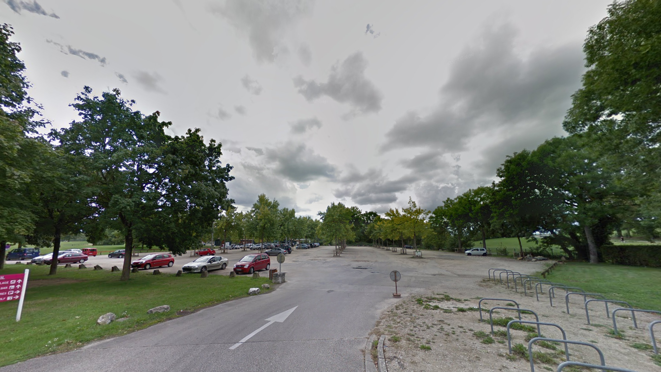 PARKING DU LAC DE BOUVENT A BOURG EN BRESSE